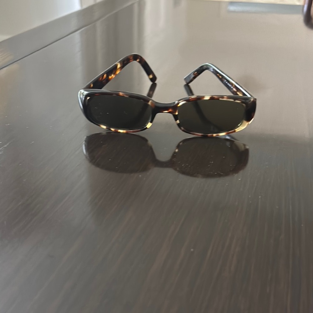 Gucci Vintage Tortoiseshell Oval Sunglasses - Dark Lenses
